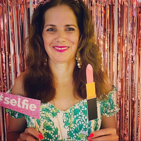 Meet your Posher, Mary All of my sales going forward will be to help me w/chemo. - Picture 8 of 17